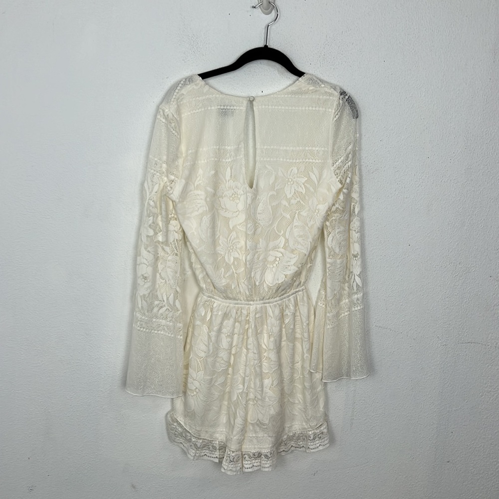 Show me your Mumu Loretta Bell Sleeve Romper Garden Party Lace Cream Sz … - Picture 3 of 7